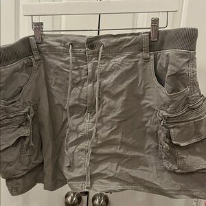 American Eagle Outfitters Men's Cargo Shorts in Light Gray